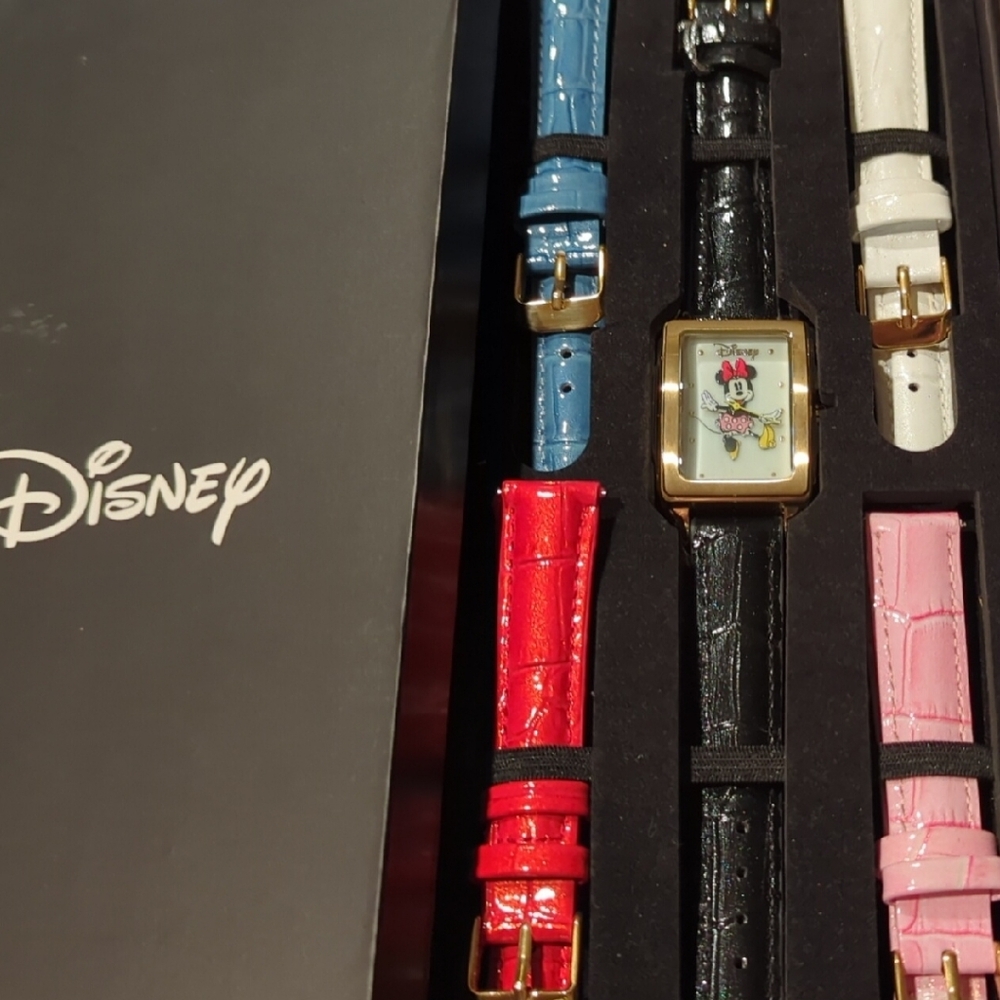 Disney Watch with Minnie Mouse and 5 Interchangeable Bands - Picture 9 of 9